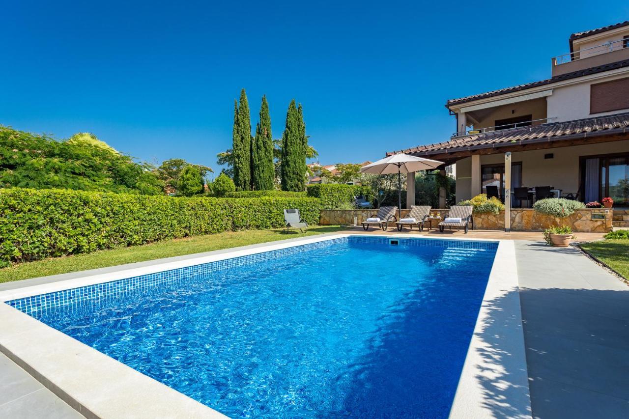 Lovely Istrian Apartment With A Private Swimming Pool And A Charming Garden Banjole Exteriér fotografie