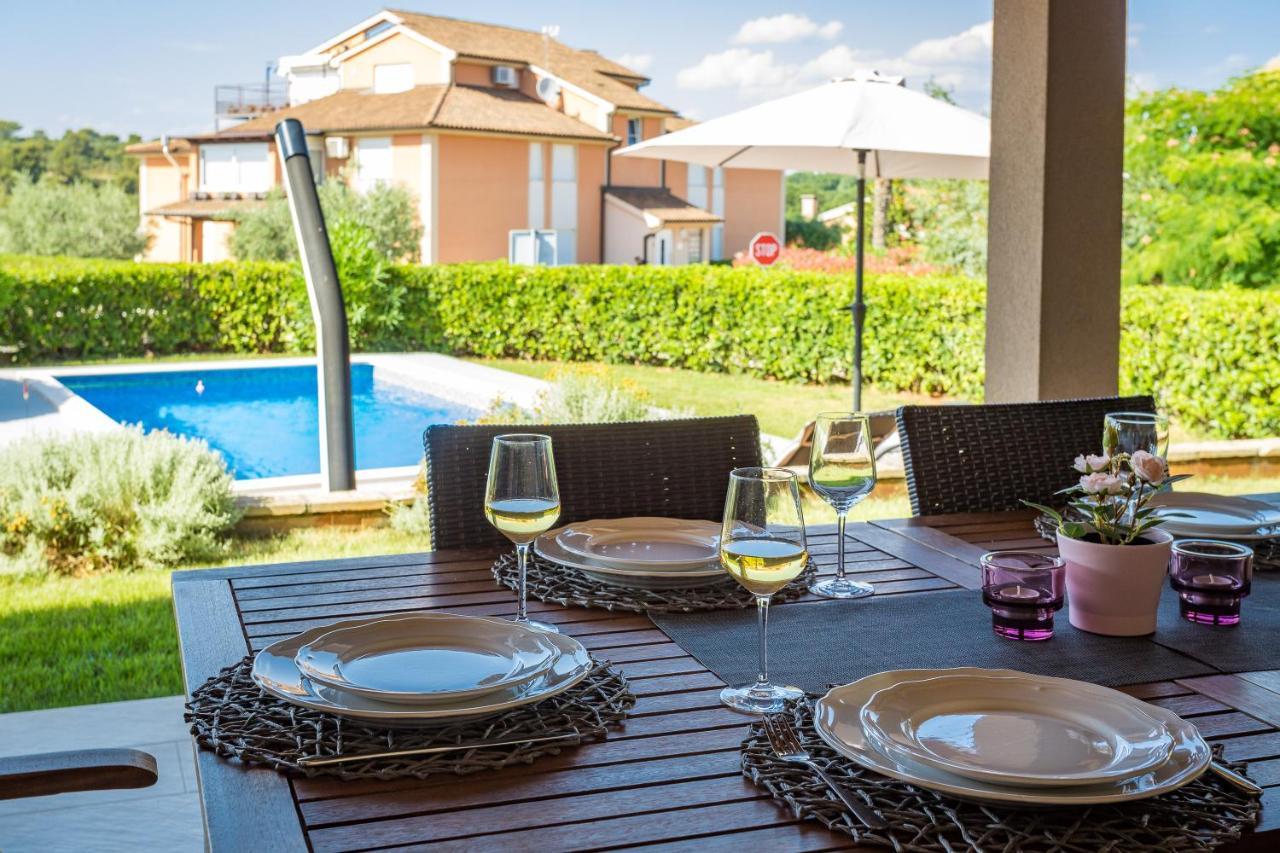 Lovely Istrian Apartment With A Private Swimming Pool And A Charming Garden Banjole Exteriér fotografie
